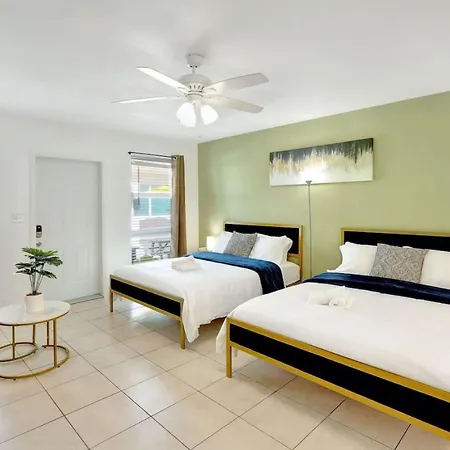 Hollywood Beach Escapade Studio With Free Parking